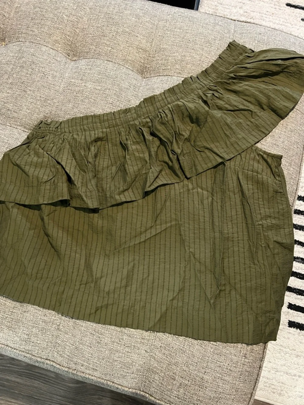 NWT LOFT Olive One-Shoulder Ruffle Top - Picture 4 of 6